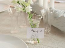 gyvos gėlės ant stalo per vestuves