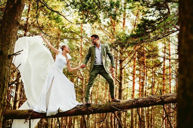 vestuvių fotosesija miške