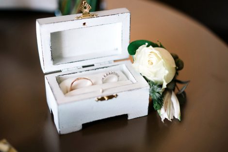 vestuvių žiedų dėžutė (balta)